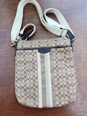 Coach Signature Canvas Crossbody Bag Khaki/Cream Canvas Leather Swingpack Style